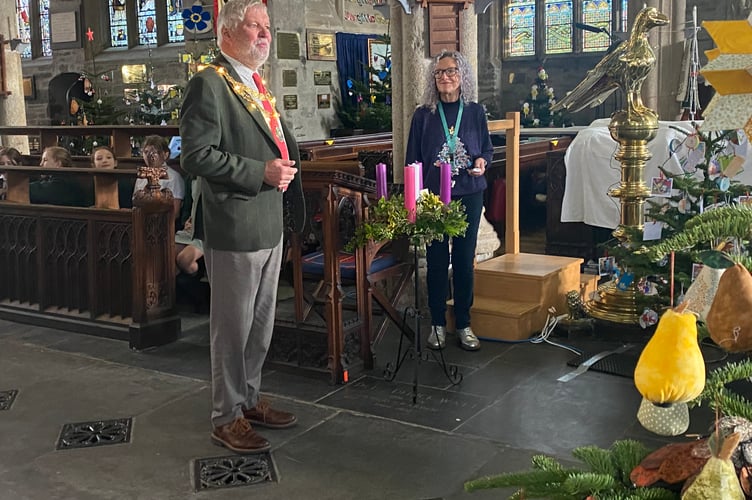 Tavistock Mayor Cllr Steve Hipsey officially launches Tavistock Christmas Tree Festival.