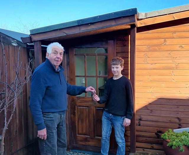 Okehampton Men in Sheds build garden workspace for young man