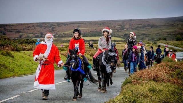 Freunde des Dartmoor Hill Ponys unternehmen Wohltätigkeitsritt