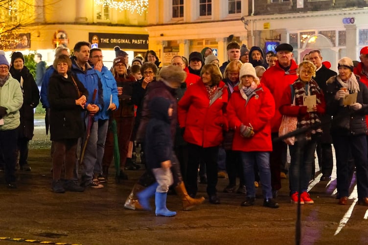 The crowd gathered to Trees of Light in Tavistock on Thursday, December 4.