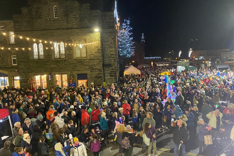 Tavistock Dickensian Evening was a crowd pleasing success with nostalgic Christmas senses awakened with roasted chestnuts, mulled wine and mince pies on offer with myriad street entertainment and late opening shops and pannier market.