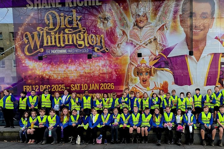 Lifton pupils ready for the panto in Plymouth