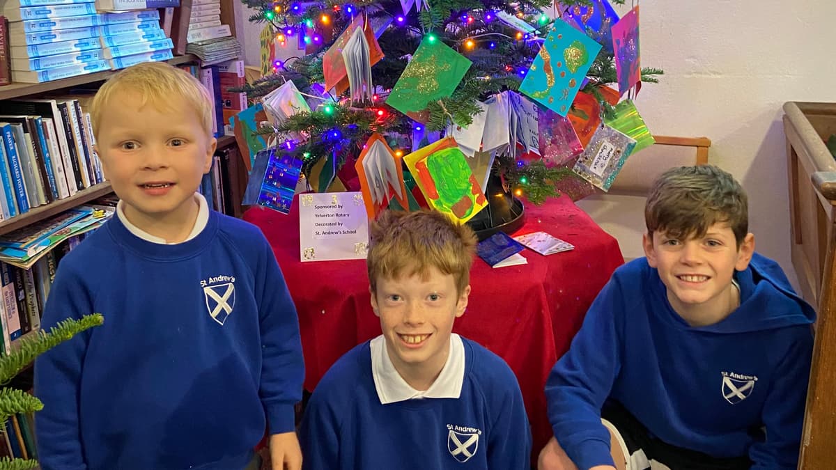 Buckland Monachorum school celebrates Christmas tree win
