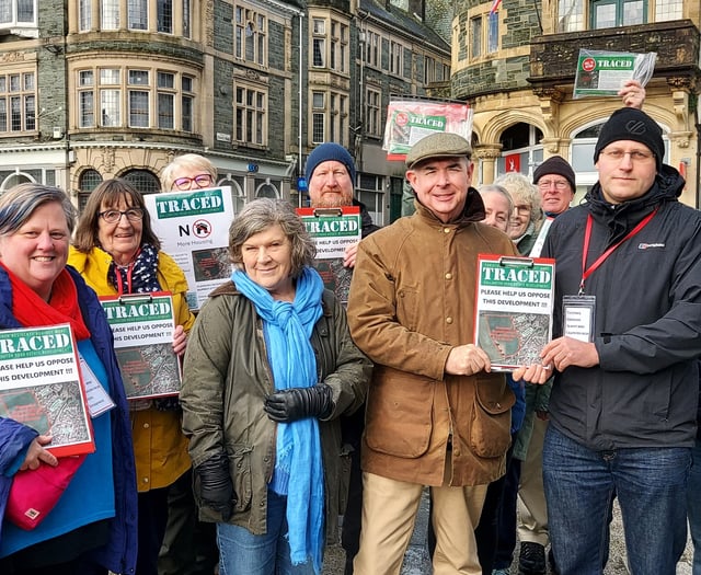 Estate objectors take campaign to the streets