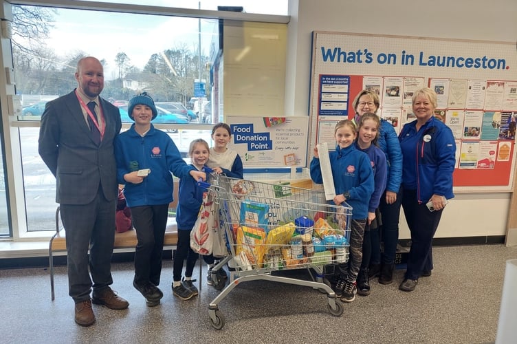 Kindly Lifton School pupils donate to Launceston Food Bank.