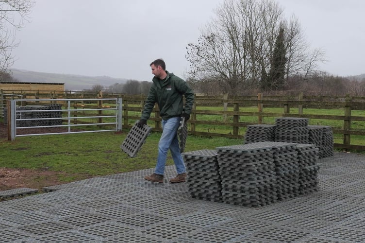 Work begins setting the matting in position. Mud_Mats_Delivery_20151223_BT_8_Mare_Foal_Sanctuary_Arwen