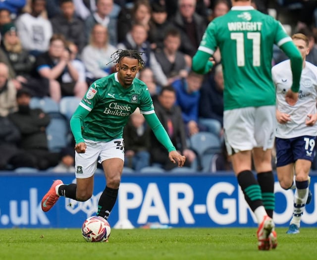 Argyle duo Issaka and Roberts join Truro City on loan