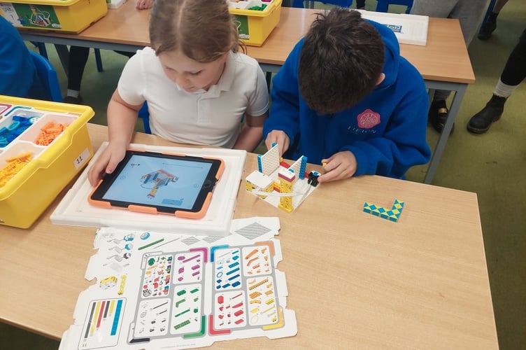 Lifton pupils build their Lego mini-robots.