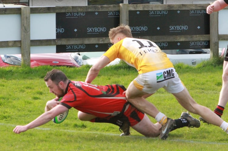 Chris Watts goes over for his try vs Crediton 2s.
