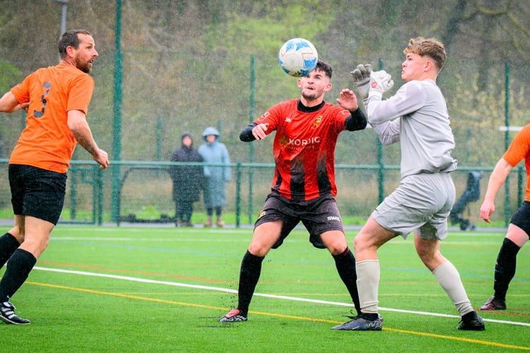 All eyes on the ball between TAFC U23s and Horrabridge