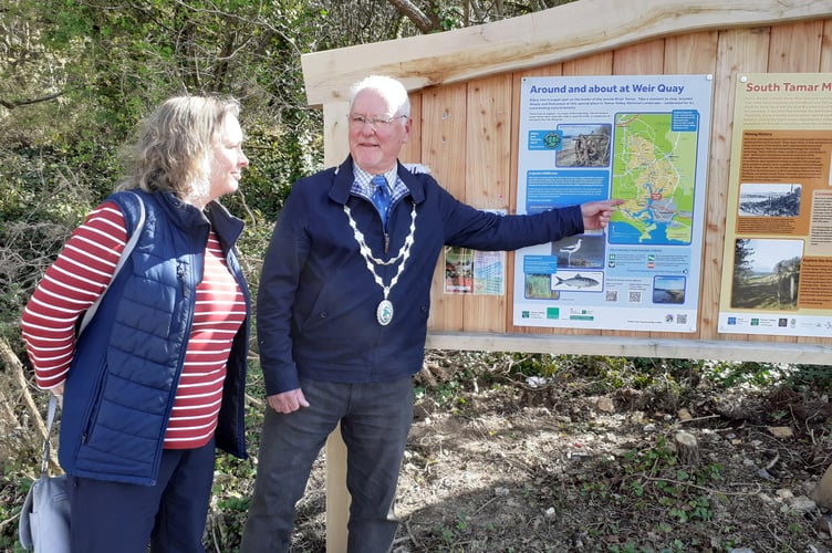 Jane Hart, Project Officer for Tamar Valley National Landscape, joined Richard Leithall, Bere Ferrers Parish Council chair, to mark the installation of the new Weir Quay bench and noticeboard.