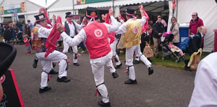 Hankie and bell shaking offered at morris sessions