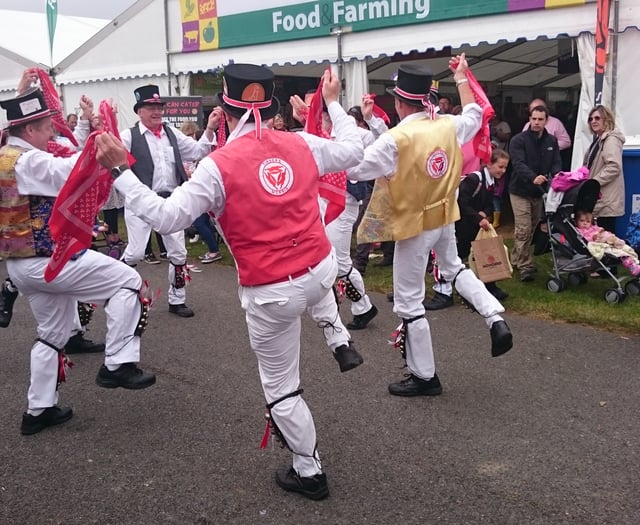 Hankie and bell shaking offered at morris sessions