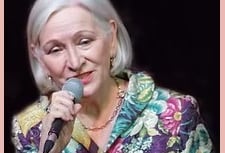 Injured singer to appear on stage 