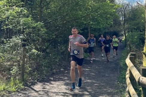 Keen runners raised funds for charity by racing round Roadford Lake reservoir.