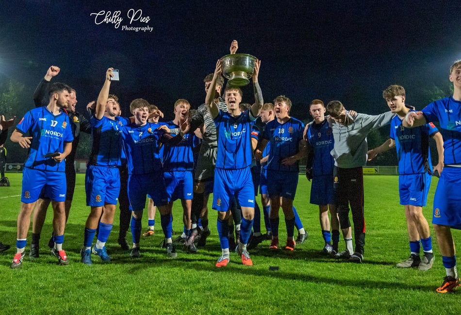 Young Lambs lift bowl at Langsford Park