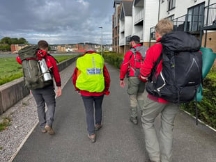 Volunteer rescuers join search for missing teen
