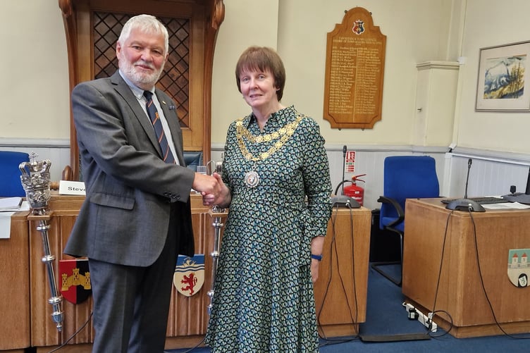 Tavistock has a new mayor for 2026/27 with town councillor Cllr Anne Johnson elected as the new leading citizen. Cllr Johnson is seen taking over from retiring mayor Cllr Steve Hipsey at a mayor-making ceremony.