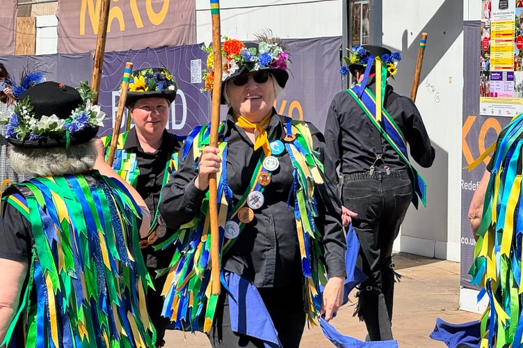 Smiles from Morris dancers performing by the Hooker Statue.  AQ 2225
