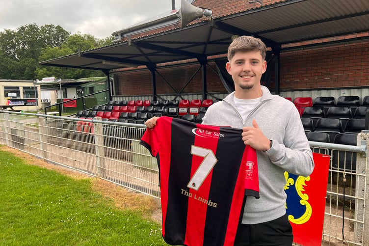 Jacob Bowker re-signs for Tavistock AFC