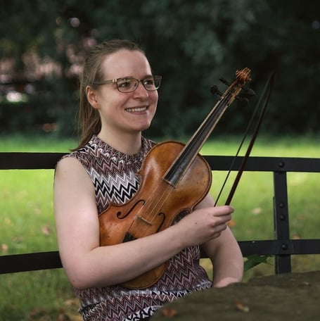 Sophia Mücke is with the Morley Consort. She is a Swiss baroque violinist and graduate from the renowned Schola Cantorum Basiliensis (CH). Her love for adventure and her wanderlust eventually led her to London where she is currently pursuing a Master of Music at the Royal Academy.