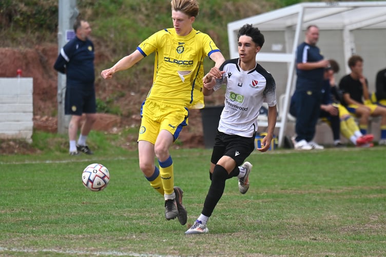 South West Peninsula Football League Premier East.
Match action from Teignmouth versus Okehampton Argyle. A 3-1 win for Teigns.