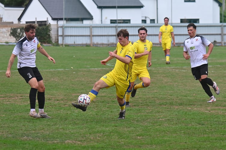South West Peninsula Football League Premier East.
Match action from Teignmouth versus Okehampton Argyle. A 3-1 win for Teigns.