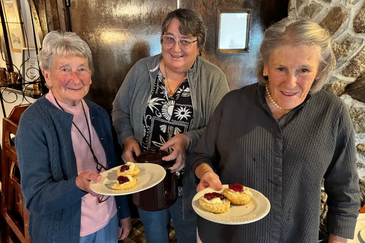 Cream teas were served at the Tom Cobley public house. AQ 1911