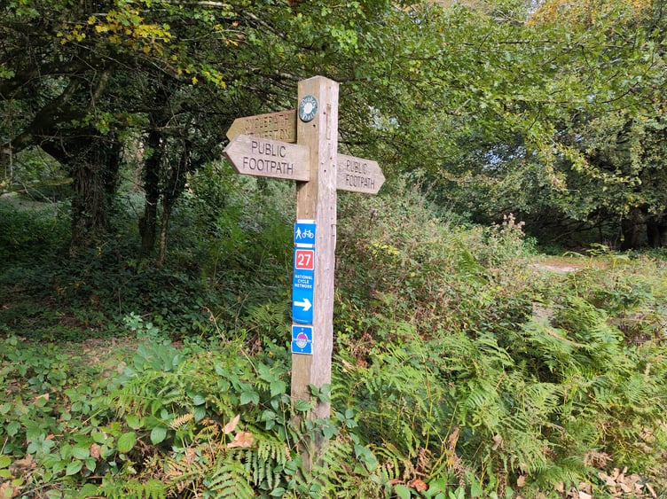 finger post near Yelverton